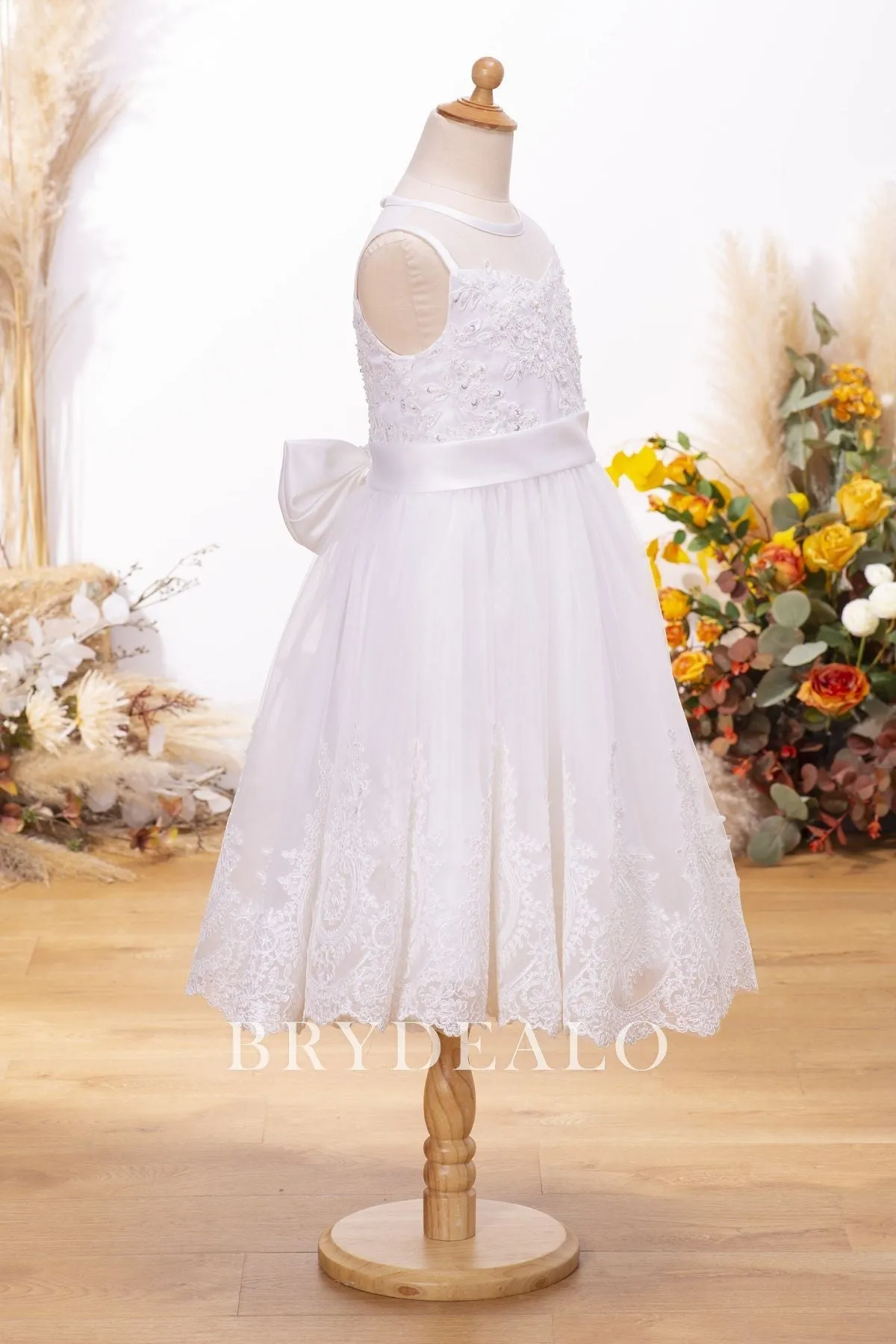 Chic Sequined Lace Tea Length Bows Flower Girl Dress