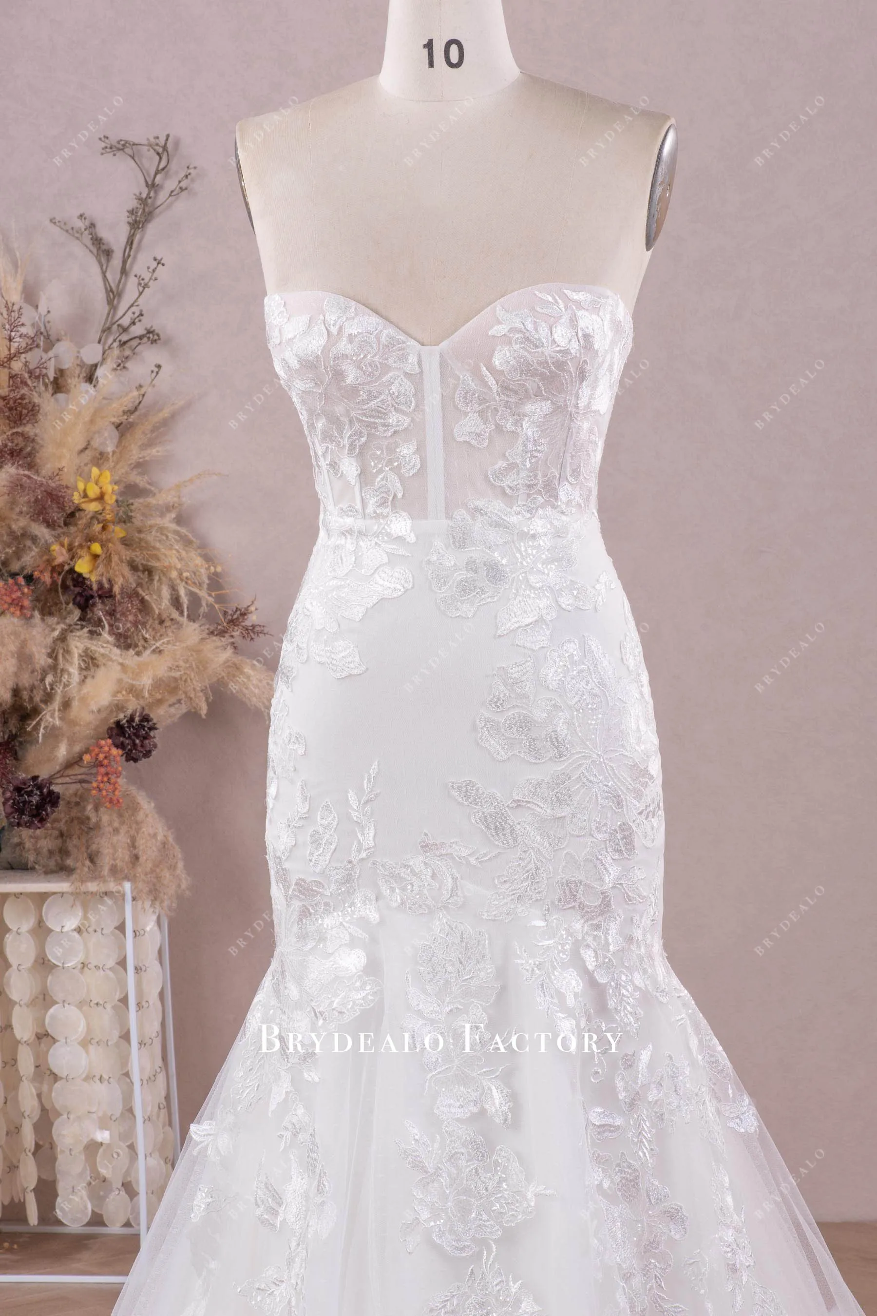 Elegant Lace Sweetheart Neck Mermaid Spring Wedding Dress