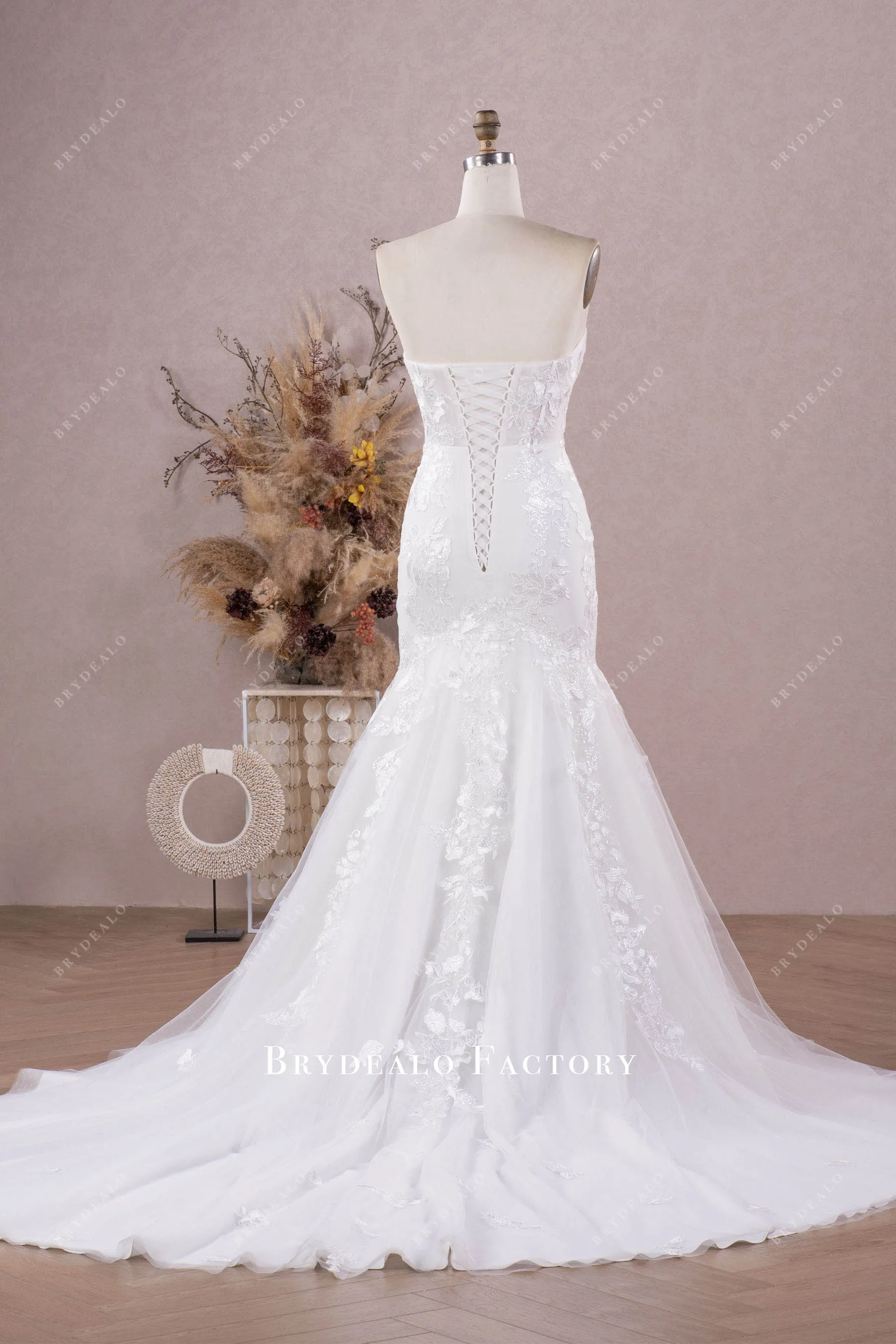 Elegant Lace Sweetheart Neck Mermaid Spring Wedding Dress