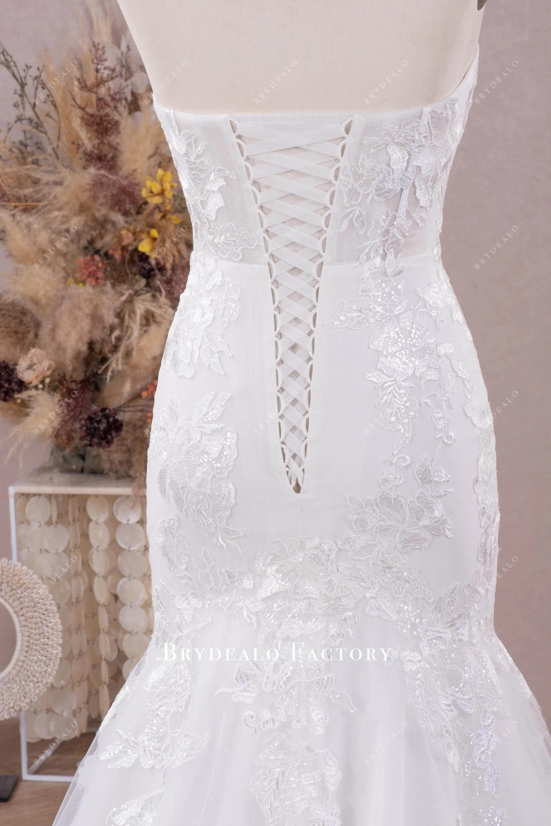 Elegant Lace Sweetheart Neck Mermaid Spring Wedding Dress