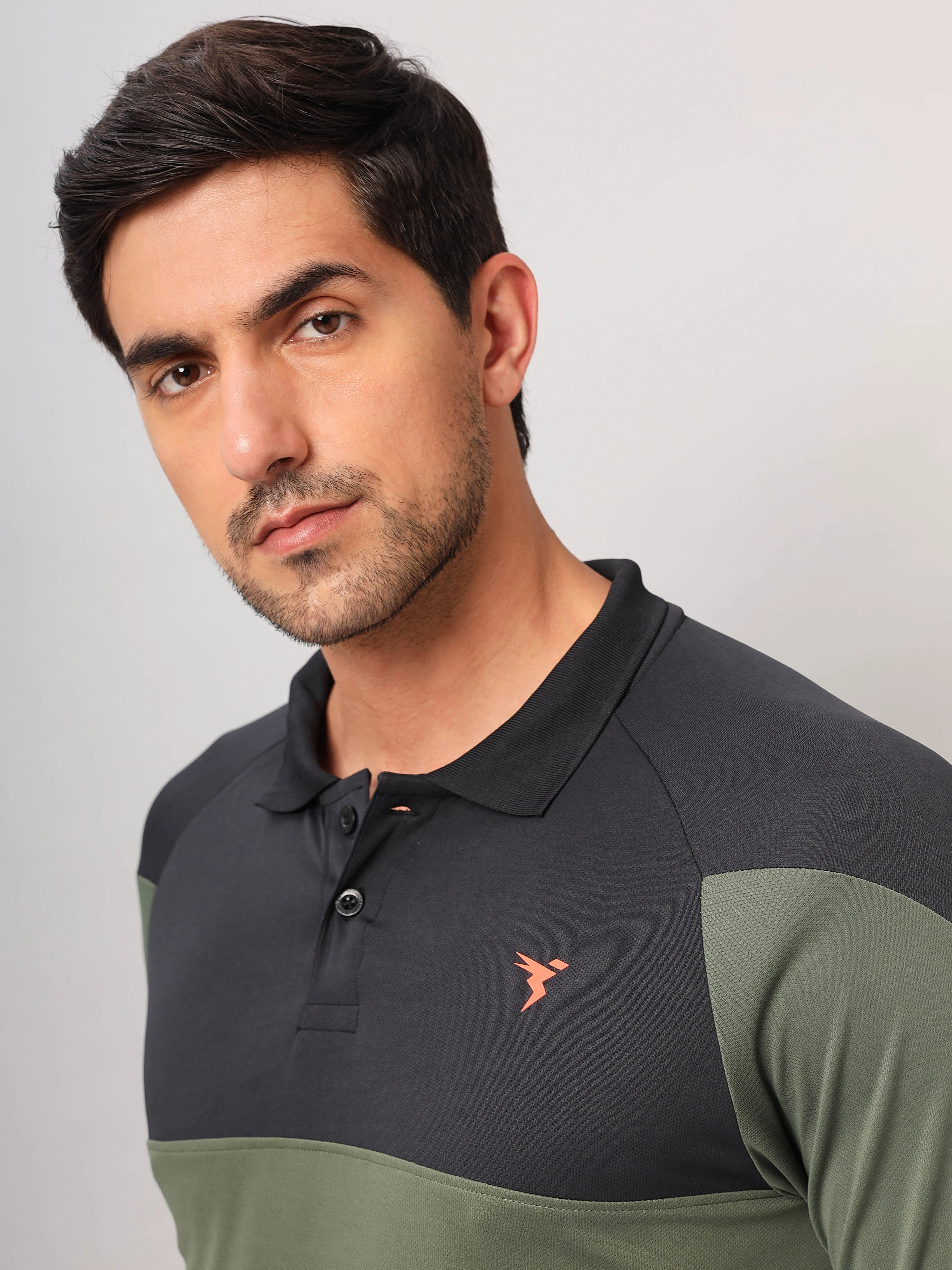 Men Colorblock Slim Fit Polo T-shirt with TECHNO COOL 